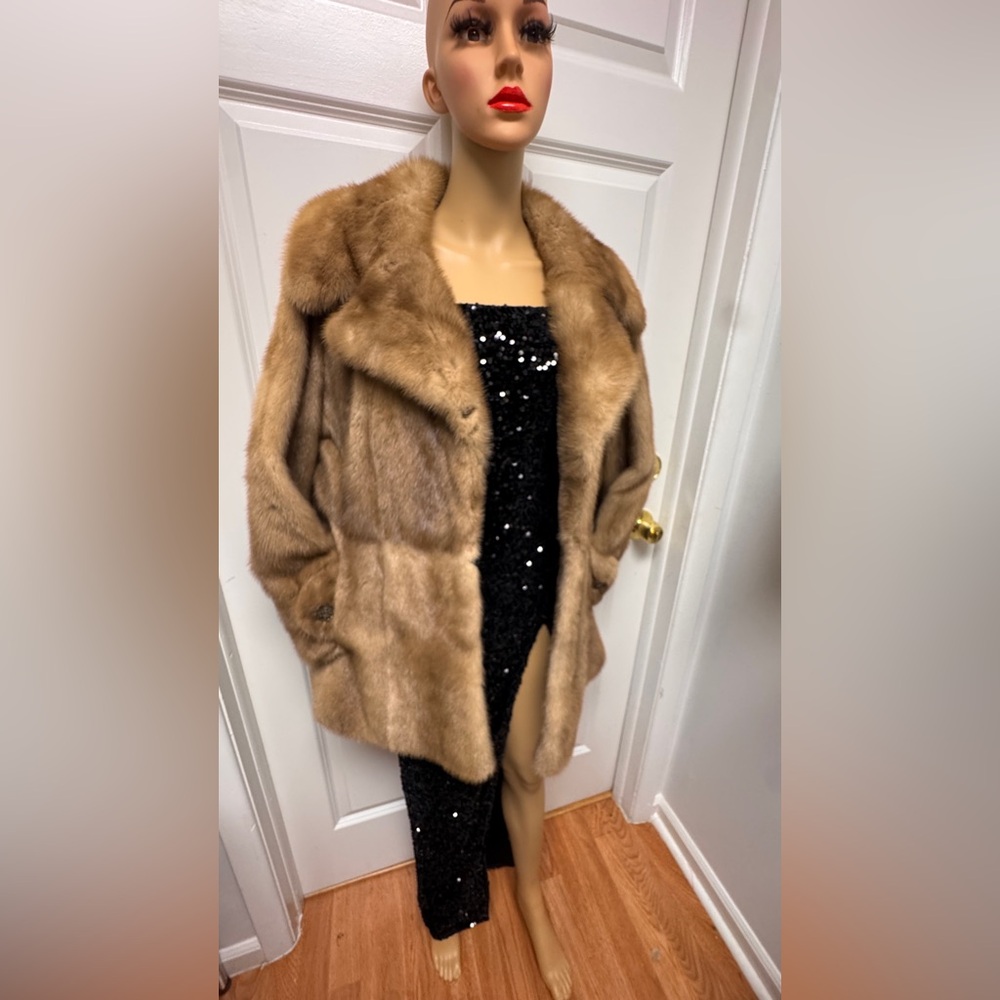 Gorgeous Women’s Fur coats/Jackets Honey Blonde Size S/M Customized W/2 Pockets